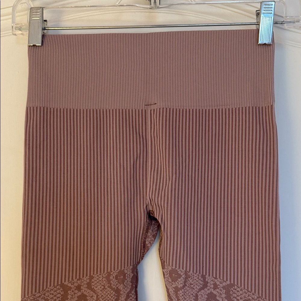 Varley Mauve High Waist Python Print Leggings Siz… - image 8